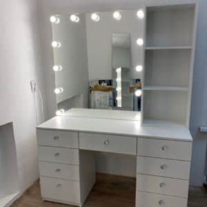 Гримёрный стол с зеркалом