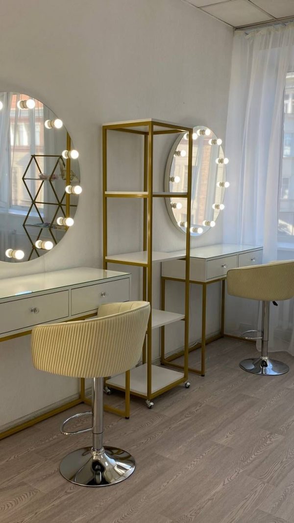 гримёрный стол с зеркалом