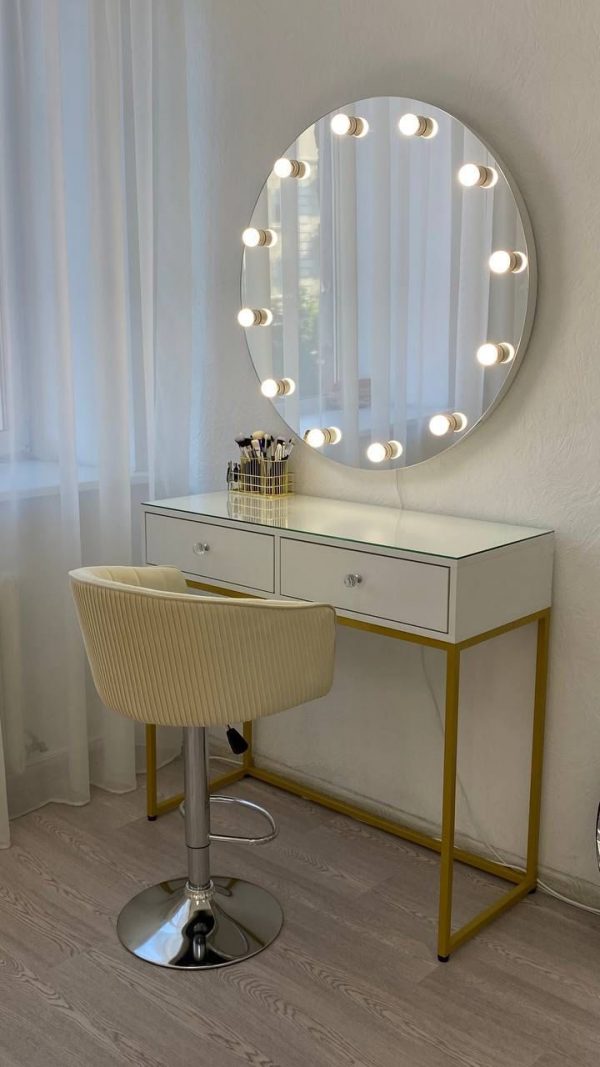 гримёрный стол с зеркалом