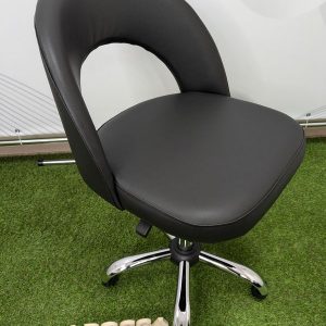 Стул мастера для салона красоты