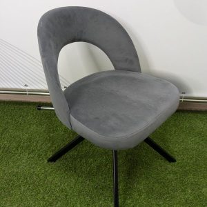 Стул мастера для салона красоты