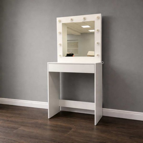Гримерный стол с зеркалом и подсветкой