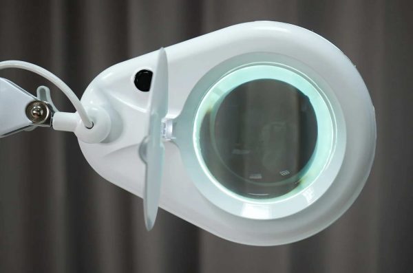 Лампа-лупа на струбцине LED К-3 овал