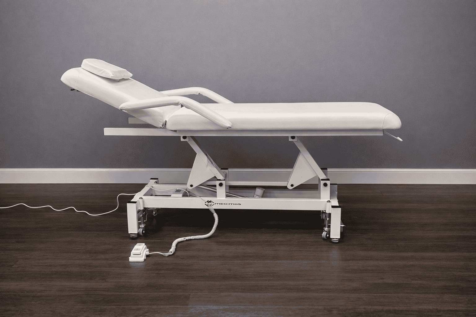 Медицинская кровать с электроприводом MMKM-1