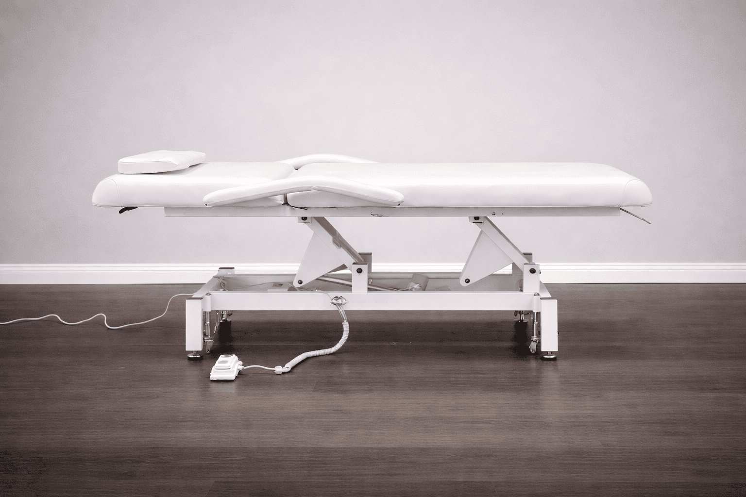 Медицинская кровать с электроприводом MMKM-1