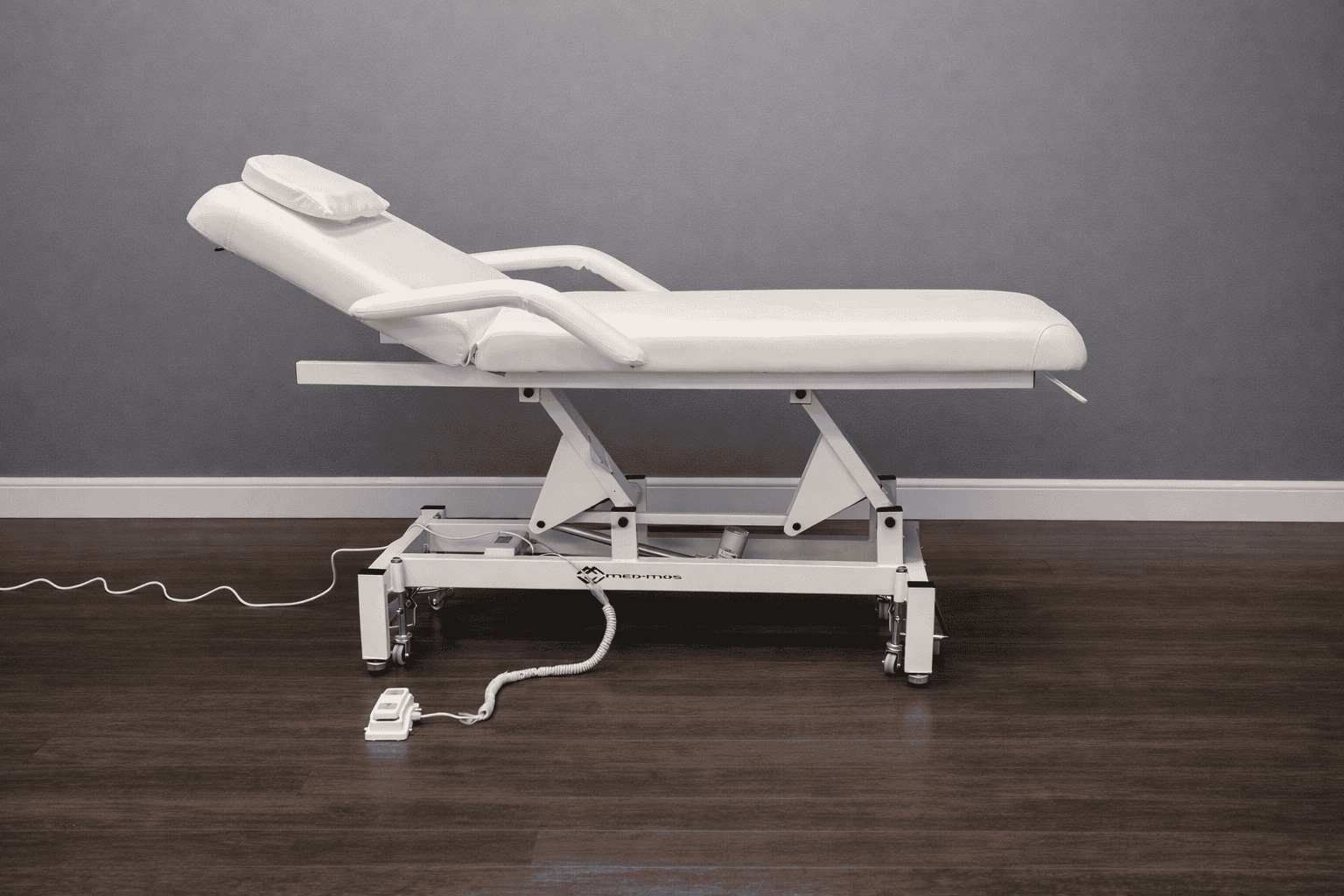 Медицинская кровать с электроприводом MMKM-1