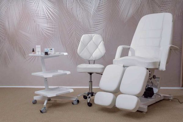 Кресло педикюрное ЭЛЕГАНТ 3 с 3 моторами обивка премиальная цвет белый